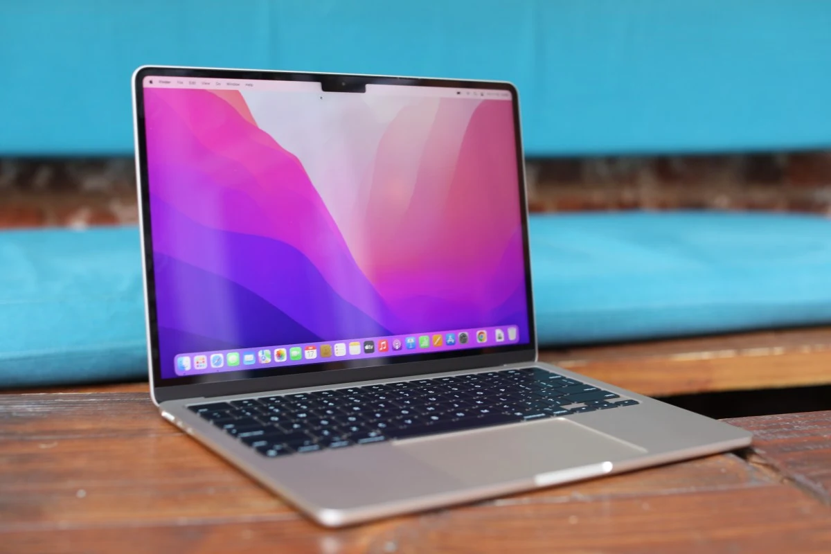 TechCrunch 原报道使用的 MacBook 资料照片；并非新的授权界面。